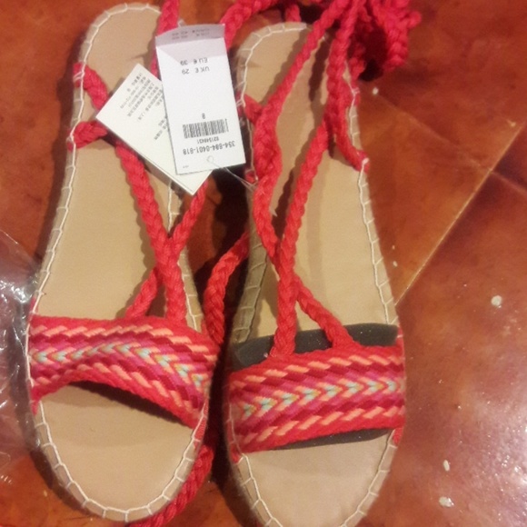 NWT Hollister sandals - Picture 3 of 3